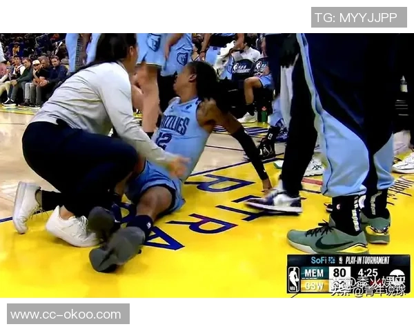 亚当斯在比赛中崴脚但表现稳定跑动无明显跛行状态良好