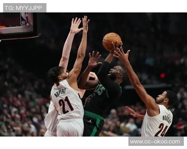 克林根表现出色零失误零罚球高效砍下18分11篮板展现强硬拼搏精神